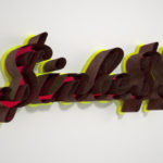 <p><strong>Beschichtung: PS Spritzmetall Stahl, gerostet</strong><br />
Pietro Sanguineti, sinless, 2013 , 154 x 53 x 16 cm, Aluminium, Speziallack, roter Acrylspiegel</p>
