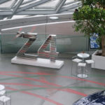 <p><strong>BMW-Welt München, PVC-Bauteile, Chrom-Optik-Beschichtung</strong></p>
