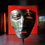 <p><strong>Varus Maske, Museum und Park Kalkriese, PS Spritzmetall Aluminium, poliert</strong></p>
