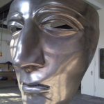 <p><strong>Varus Maske, Museum und Park Kalkriese, GFK, PS Spritzmetall Aluminium, poliert</strong></p>
