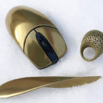 <p><strong>Colani biro, computer mouse and ring, PS real metal brass, polished</strong></p>
