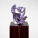 <p><strong><strong>Beschichtung: Chrom-Optik, farbig lasiert<br />
</strong></strong>Anselm Reyle, Untitled, 2006, Bronze</p>
