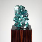 <p><strong><strong>Beschichtung: Chrom-Optik, farbig lasiert<br />
</strong></strong>Anselm Reyle, Untitled, Bronze</p>
