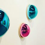 <p><strong>Coating: galvanical chromed, colour glazed, sealed with clear coat<br />
</strong>Denise Hachinger, wall objects, acrylic glass, Ø 400mm / Ø 500 mm, 2020</p>
