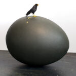<p><strong>Coating: Epoxy, textured paint, acrylic paint</strong><br />
Eckart Hahn, Egg (Tweet), 2019, tax-moderated Beo, 80x60x50 cm</p>
