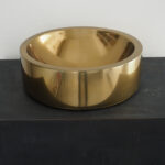 <p><strong>Wash basin, ceramic, PS real metal brass, polished, sealed</strong></p>
