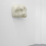<p><strong>Beschichtung:</strong> <strong>Effektlackierung Vanille hochglänzend </strong></p>
<p>Thomas Rentmeister, ohne Titel, 2021, Polyester, 59 x 84 x 34 cm, Auflage: 5 + 1 e.a.</p>
