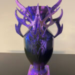 <p><strong>Coating:</strong> <strong>chrome optics purple, sealed with clear coat glossy</strong><br />
Niklas Jeroch, „Homo Homini Lupus“, 40x20x25cm, 3D-Print, 2023</p>
