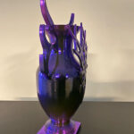<p><strong>Coating:</strong> <strong>chrome optics purple, sealed with clear coat glossy</strong><br />
Niklas Jeroch, „Homo Homini Lupus“, 40x20x25cm, 3D-Print, 2023</p>
